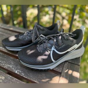 New Nike Pegasus Trail 4 Women's Trail-Running Shoes Size 8 Black/White/Grey